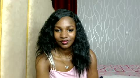 Snapshot of raven_luxe chatting on June 22, 7:22 pm Raven online show from June 22, 7:22 pm