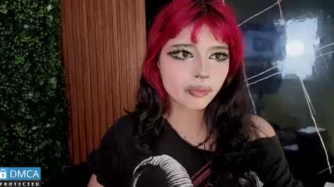 raven_rox_ online show from June 23, 7:01 pm