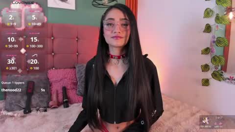 Snapshot of raven_smith_ chatting on June 12, 6:23 am raven_smith_ online show from June 12, 6:23 am