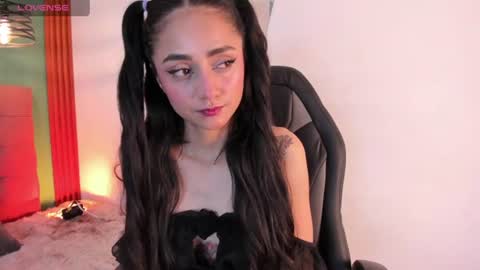 Snapshot of raven_smith_ chatting on June 19, 6:40 am raven_smith_ online show from June 19, 6:40 am