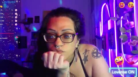 Snapshot of ravenandsin chatting on October 2, 11:45 pm Raven online show from October 2, 11:45 pm