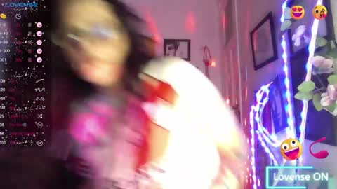 Snapshot of ravenandsin chatting on November 9, 11:36 pm Raven online show from November 9, 11:36 pm