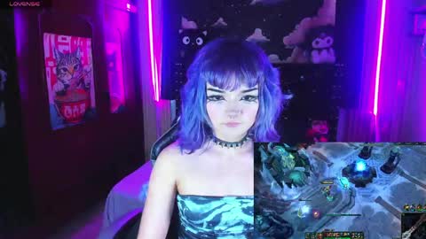 Snapshot of ravencollen chatting on May 16, 8:07 pm ravencollen online show from May 16, 8:07 pm