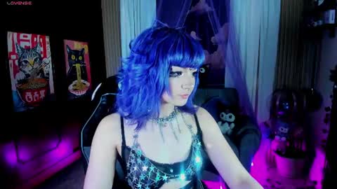 Snapshot of ravencollen chatting on June 18, 9:19 pm ravencollen online show from June 18, 9:19 pm