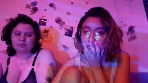 ravenellie online show from June 7, 4:05 am