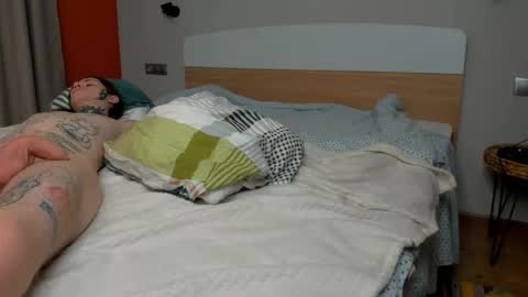 Snapshot of raveneusbiter chatting on December 15, 7:18 pm Raveneusbiter online show from December 15, 7:18 pm