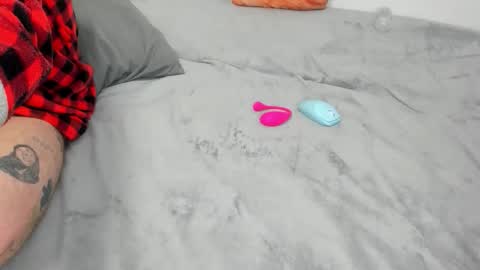 Snapshot of raveneusbiter chatting on December 21, 1:13 am Raveneusbiter online show from December 21, 1:13 am