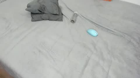 Snapshot of raveneusbiter chatting on February 3, 6:57 pm Raveneusbiter online show from February 3, 6:57 pm