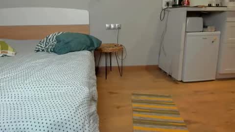 Snapshot of raveneusbiter chatting on February 11, 11:43 pm Raveneusbiter online show from February 11, 11:43 pm