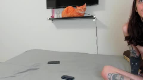 Snapshot of raveneusbiter chatting on February 16, 9:33 pm Raveneusbiter online show from February 16, 9:33 pm