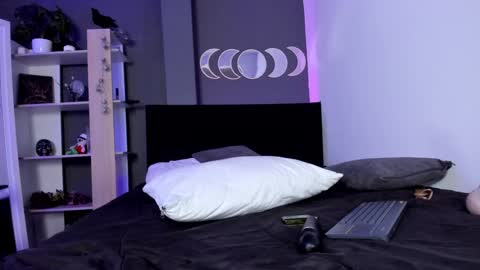 Raven Witch online show from January 19, 3:39 am