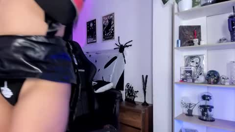 Raven Witch online show from November 28, 8:11 pm