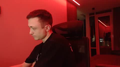 Snapshot of ravine_doleg chatting on February 20, 12:19 am Alex Nash online show from February 20, 12:19 am