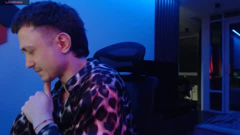 Snapshot of ravine_doleg chatting on October 30, 1:40 am Alex Nash online show from October 30, 1:40 am