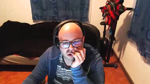 ravingr3d3 online show from February 19, 6:32 pm