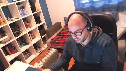 ravingr3d3 online show from February 27, 12:13 pm