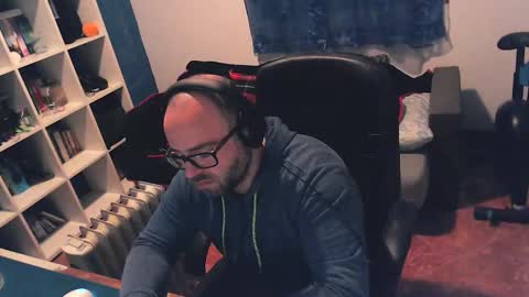 ravingr3d3 online show from March 5, 6:56 pm