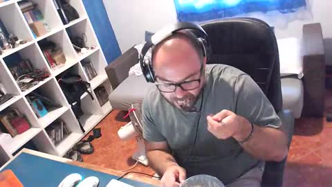 ravingr3d3 online show from October 1, 8:09 am