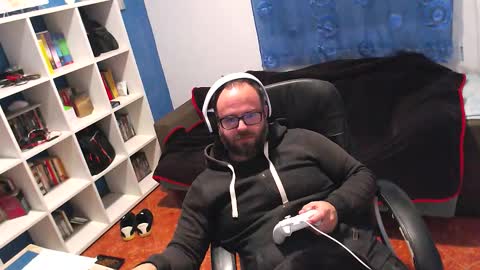 ravingr3d3 online show from December 13, 9:53 pm