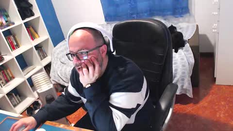 ravingr3d3 online show from February 9, 2:32 pm