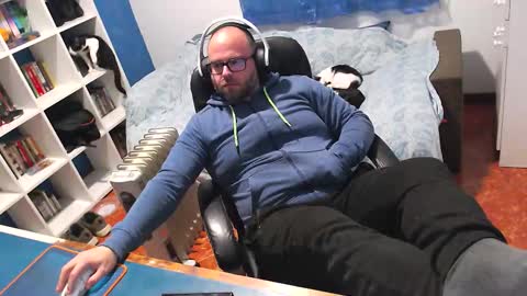 ravingr3d3 online show from February 10, 10:14 pm