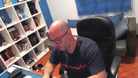 ravingr3d3 online show from April 26, 9:56 pm