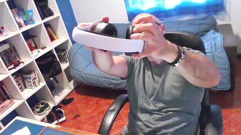 ravingr3d3 online show from April 28, 8:19 am