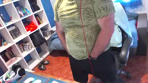 Snapshot of ravingr3d3 chatting on May 4, 8:32 am ravingr3d3 online show from May 4, 8:32 am