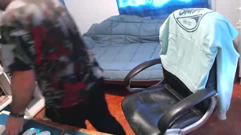 Snapshot of ravingr3d3 chatting on May 12, 8:11 am ravingr3d3 online show from May 12, 8:11 am