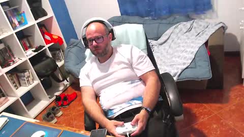Snapshot of ravingr3d3 chatting on May 12, 8:50 pm ravingr3d3 online show from May 12, 8:50 pm