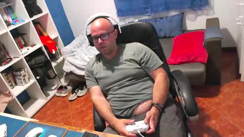 Snapshot of ravingr3d3 chatting on May 21, 8:49 pm ravingr3d3 online show from May 21, 8:49 pm