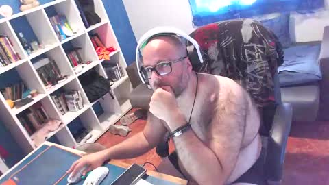 Snapshot of ravingr3d3 chatting on May 29, 10:57 am ravingr3d3 online show from May 29, 10:57 am