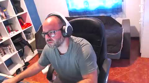 Snapshot of ravingr3d3 chatting on June 9, 8:04 am ravingr3d3 online show from June 9, 8:04 am