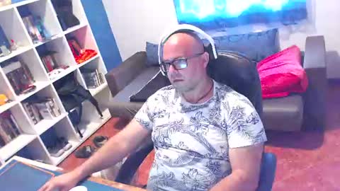 Snapshot of ravingr3d3 chatting on June 15, 10:28 am ravingr3d3 online show from June 15, 10:28 am