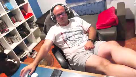 Snapshot of ravingr3d3 chatting on June 15, 10:45 pm ravingr3d3 online show from June 15, 10:45 pm