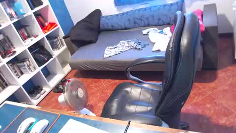 ravingr3d3 online show from June 16, 10:51 am