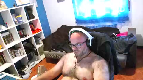 ravingr3d3 online show from June 19, 11:14 am
