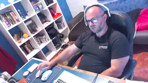 ravingr3d3 online show from June 23, 9:18 am