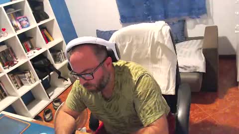 ravingr3d3 online show from July 7, 9:52 pm