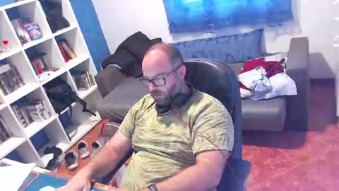 ravingr3d3 online show from July 8, 9:58 am