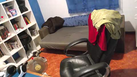 ravingr3d3 online show from July 8, 11:53 pm