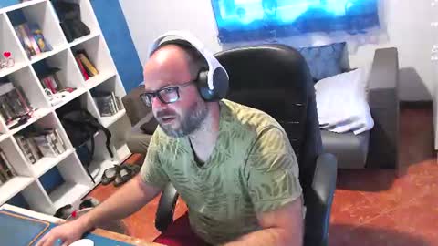 ravingr3d3 online show from July 10, 8:07 am