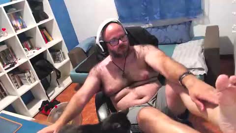 ravingr3d3 online show from July 12, 9:50 pm