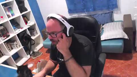 ravingr3d3 online show from July 19, 10:02 pm
