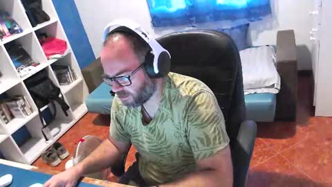 ravingr3d3 online show from July 24, 8:12 am