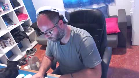 ravingr3d3 online show from July 28, 11:17 am