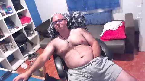 ravingr3d3 online show from July 30, 11:15 pm