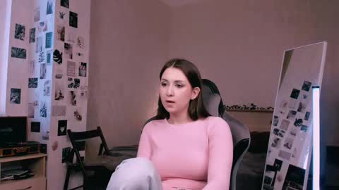 Snapshot of raviolly046 chatting on October 6, 11:40 am Alia Mereyn online show from October 6, 11:40 am