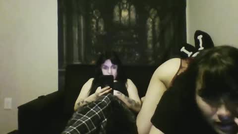 Snapshot of ravyn_nyx chatting on September 17, 2:35 am Ravyn and Nyx online show from September 17, 2:35 am