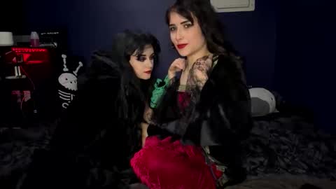 Snapshot of ravyn_nyx chatting on October 26, 1:33 am Ravyn and Nyx online show from October 26, 1:33 am